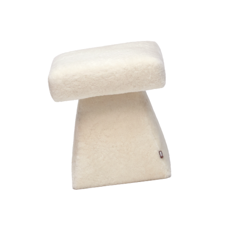 Pouf design sculptural Portobello en peau d'agneau blanche Norki