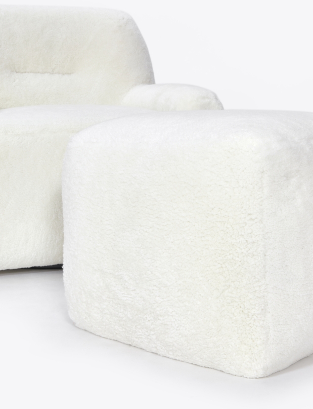 Detail of the BAO armchair in white sheepskin