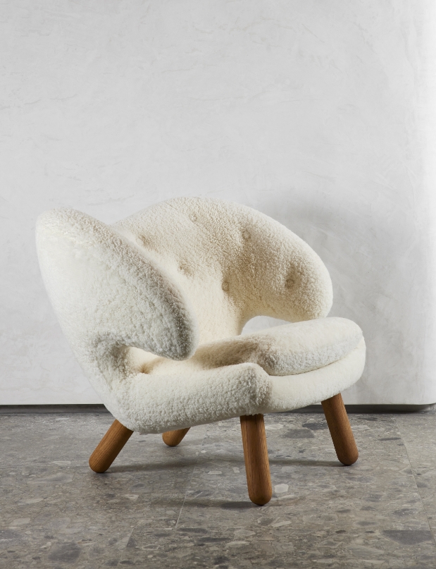 Fauteuil Pelican blanc et moelleux en peau d'agneau curly blanche