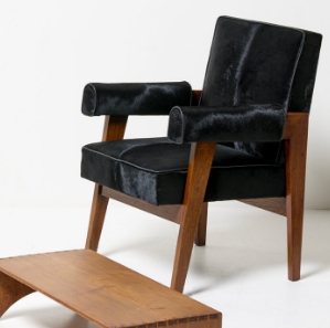 Fauteuil de design moderniste ou scandinave en cuir noir et structure géométrique en bois