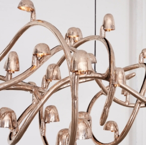 Suspension ou luminaire design contemporain imitant des branches de laiton doré lumineux