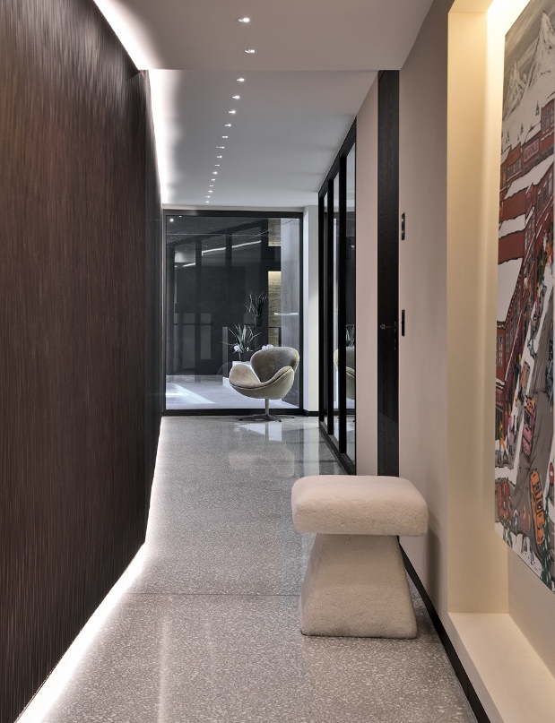 Interior architecture of a contemporary chalet by Studio Erick Saillet