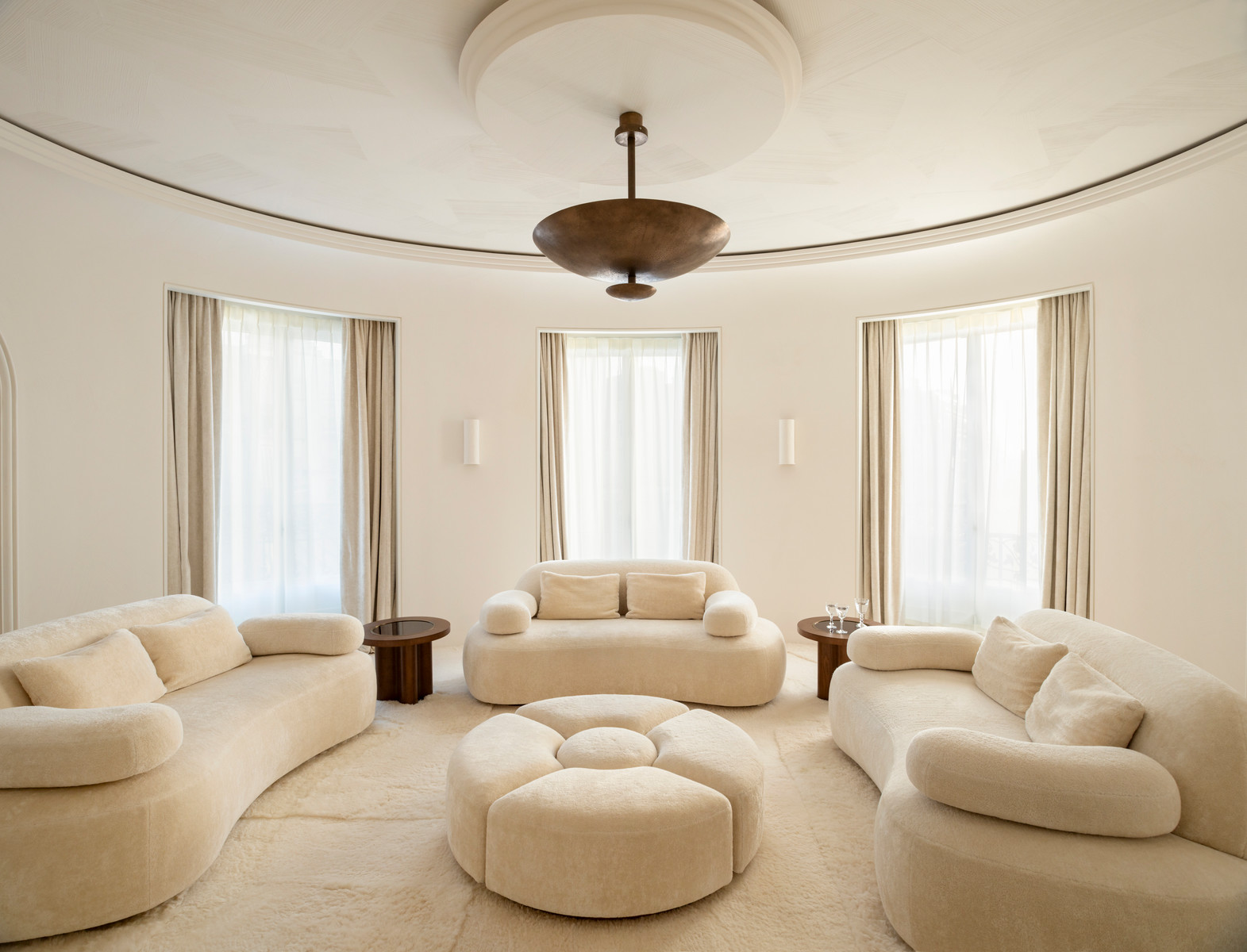 Appartement Haussmannien avec tapis monumental sur-mesure par Tala Fustok